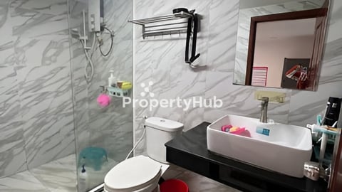 លក់ផ្ទះ នៅក្រោយផ្សារជីបម៉ុង បាក់ទូក  ផ្លូវចេញចូលឡានបាន