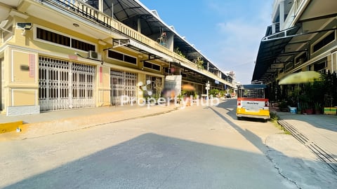 🏘 ផ្ទះល្វែង (កែង) នៅចាក់អង្រែក្រោម​ ត្រូវការលក់បន្ទាន់ខ្លាំង