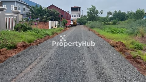 ដីទ្បូឥលក់ នៅក្នុងកណ្តាលក្រុងកំពត ភូមិក្រាំងអំពិល ក្រុងកំពត ខេត្តកំពត