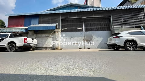 ដីឃ្លាំងសម្រាប់លក់ នៅសង្កាត់ផ្សារដើមថ្កូវ