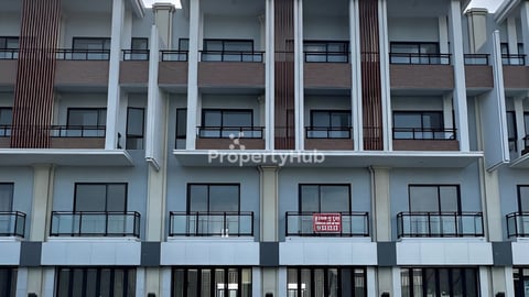 ផ្ទះអាជីវកម្ម លើផ្លូវ 598 លក់បន្ទាន់ខ្លាំង