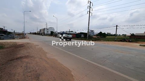 ដីលក់បន្ទាន់នៅក្នុងក្រុងសៀមរាប ដែលមានទីតាំងនៅចម្ងាយប្រមាណ500mពីផ្លូវក្រវ៉ាត់ក្រុ