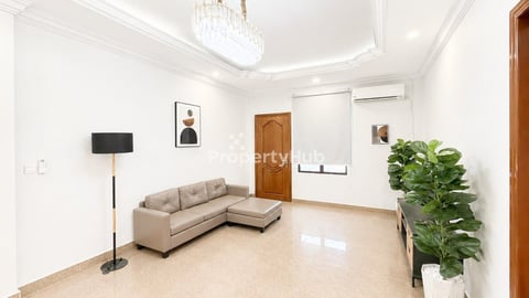 Spacious 4 Bedroom Penthouse for Rent in BKK1