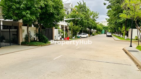 🏘 វីឡាភ្លោះ (Twin-A) ក្នុងបុរី ប៉េងហួត60ម ត្រូវការលក់បន្ទាន់ខ្លាំង