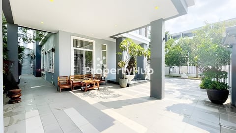 វីឡាឃ្វីនកែងត្រូវការលក់បន្ទាន់ខ្លាំង នៅបុរីវ៉ារីណា (The Sensok) ខណ្ឌសែនសុខ