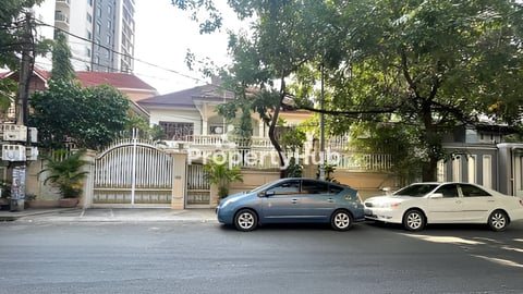 វីឡាអាងទឹកសម្រាប់ជួល នៅបឹងកេងកង១