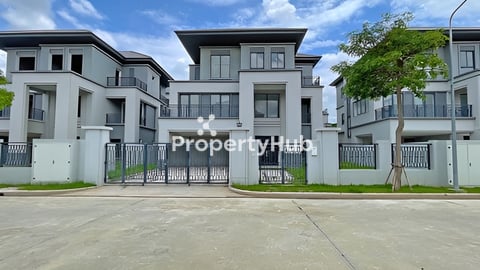 🏘 វីឡាឃ្វីន (Queen II) ក្នុងបុរី ជីបម៉ុង60ម ត្រូវការលក់បន្ទាន់ខ្លាំង