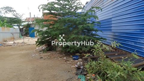 ដីលក់នៅជិតវត្តឃ្មួញ : ទំហំ 478ម៉ែត្រការ៉េ ។ ក្បាលដី 6ម៉ែត្រ គុណ35មែ៉ត្រ ដីរីកទទឹ