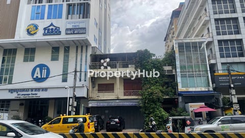 Strategic Shophouse for Rent on Mao Sae Tung Boulevard