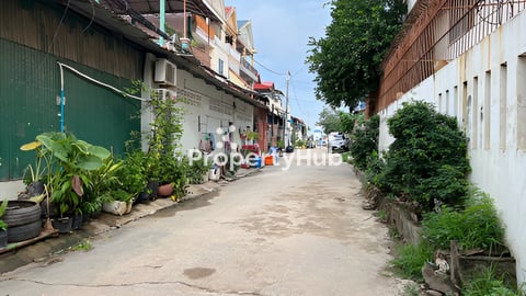 ផ្ទះលក់ បន្ទាន់ ភូមិចំរើនផល ខ.មានជ័យ 1.7គ.ម ផ្សារទួលទំពូង ពេទ្យរុស្ស៊ី ប្លង់រឹង