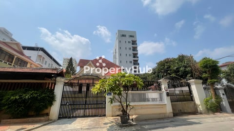 5 Bedrooms Villa for rent close to Russian Market