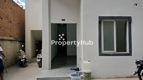 Hard Title Ground Floor Corner Condo 28000$