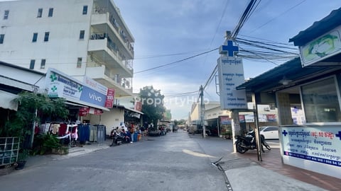 ដីខ្នាតវិឡាសំរាបលក់បន្ទាន់ខ្លាំង - ទីតាំង : ខណ្ឌមានជ័យ ក្បែរផ្លូវទ្រុងមាន់