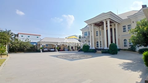 ភូមិគ្រឹះស្រស់ស្អាត និងមានឃ្លាំងខាងក្រោយ លក់ប្រញ៉ាប់!!