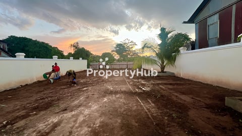 ដីលក់ជាប់ផ្លូវរដ្ឋ