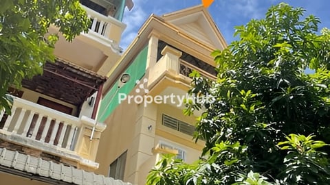 Sell house near Chhuk Meas Market and Phnom Penh International Airport