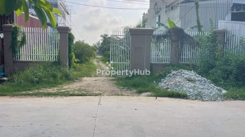 Residential Land for Sale in Akreyksat at 804 sqm in total