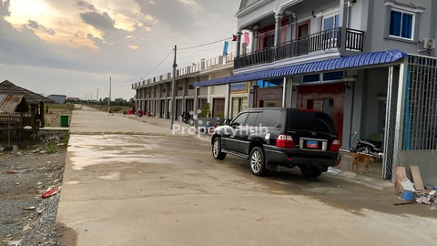 ***ដីទល់មុខ គំរោងផ្ទះល្វែង