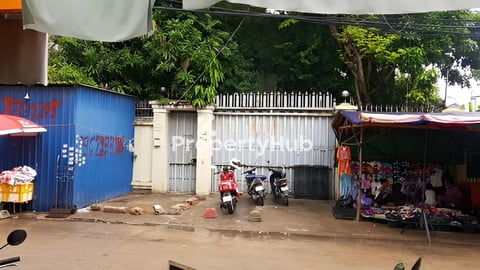 ផ្ទះវីឡាទោល ជាប់ផ្សារឈូកមាស