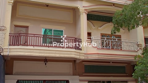 ផ្ទះល្វែង មានហាងកាហ្វេ