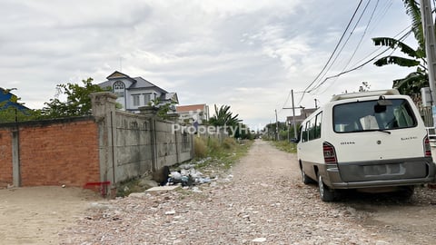 ដីលក់បន្ទាន់លុយ ក្បែរផ្លូវ598