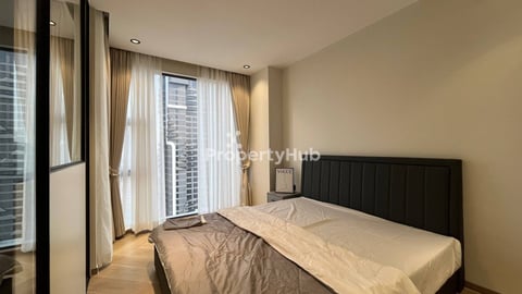 South-Facing 1-Bedroom Apartment for Rent on 24th Floor – Time Square 306