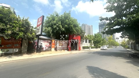 ដីកែងលក់នីទួលគោក / corner land for sell in ToulKork