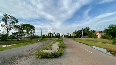 ដីលក់បន្ទានតម្លៃទាបជាងទីផ្សារខ្លាំង