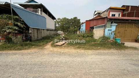 ដីលក់(10x22)ជិតប្រលានពោធិ៍ចិនតុង