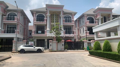 🏠 វីឡាភ្លោះថ្មីសម្រាប់លក់ (ទល់មុខសួន) ក្នុងបុរីភូមិសាគូរ៉ា