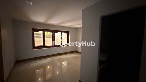 🏡ទំហំផ្ទះ 1ល្វែង 4.3x18- ចំនួនបន្ទប់ 3- បន្ទប់ទឹក 3- តម្លៃ 350$