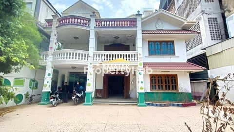 វីឡា សម្រាប់ជួលនឹងលក់ នៅខណ្ឌដូនពេញ (ជិតផ្សារស៉ីលិប)