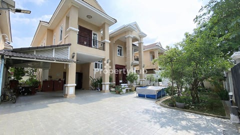 វីឡាឃ្វីន Queen Villa ក្នុងបុរី Moon Town (ដួងងៀប៣)