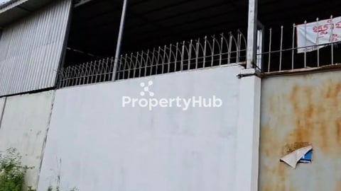 Warehouse for rent at good location easy for container semi truck parking 