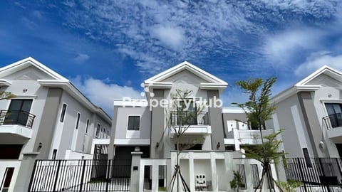 វីឡាព្រីនសម្រាប់លក់ នៅបុរីភ្នំពេញផាកផ្លូវលេខ 6A