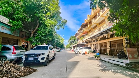 ផ្ទះល្វែង សម្រាប់លក់ នៅបុរីពិភពថ្មីឈូកមាស