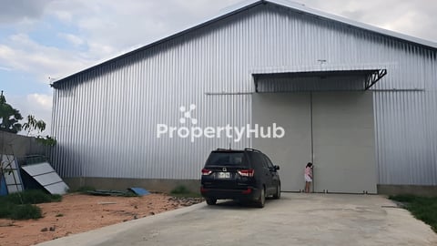 ឃ្លាំងនិងដីធំទូលាយសំរាប់ជួល