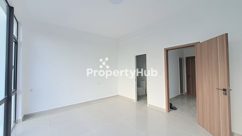 វីឡាភ្លោះកែងលក់ រឺជួល នៅបុរី Morgan Park Villa 138000$