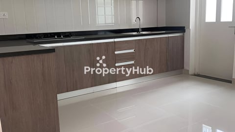 Shop houses for rent at high way 6