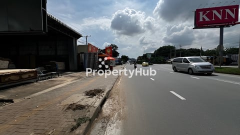 ឃ្លាំងលក់12*140=ផ្លង់រឹង1316ការ៉េ ដីជាប់ផ្លូវជាតិ6A កន្ទុយជាប់ផ្លូវបេតង់ទន្លេ