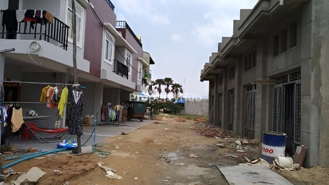 ដីលក់បន្ទាន់ 4.5mX 12m នៅជិតបុរីពិភពថ្មីឈូកវ៉ា១