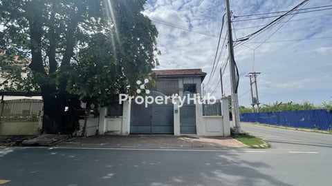 Corner Land for Sale ( 350 sqm) in Sangkat Chrouy Changvar