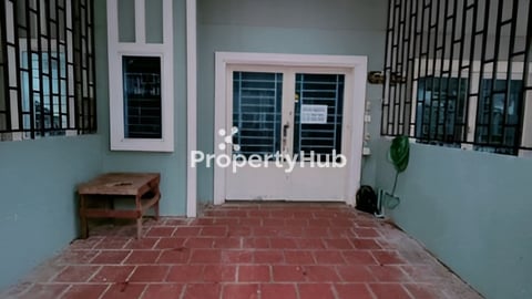 ផ្ទះលក់ស្អាតហើយតំលៃសមរម្យទៀតផ្ទះសាងសង់រួចហើយម៉ូតវីឡាកូនកាត់ជូនប្លង់រឹងតែម្ដង