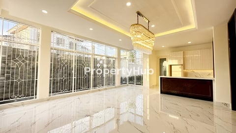 វីឡាឃីង​សម្រាប់លក់​ នៅ​ក្នុងបុរីប៉េងហួតបឹងស្នោរ​