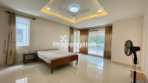 វីឡាឃ្វីនសម្រាប់លក់ នៅបុរីប៉េងហួត បឹងស្នោរ