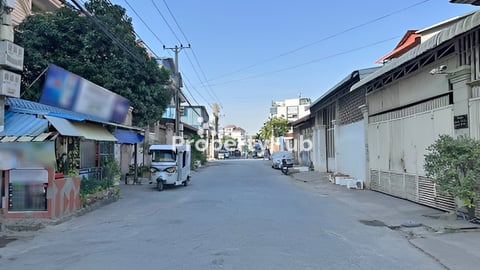 🏘 ដី​ និង ផ្ទះ នៅជិតផ្សារចម្រើនផល ត្រូវការលក់បន្ទាន់ខ្លាំង