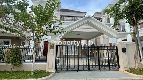 Spacious 4 Bedroom Villa For Rent in Borey ML Green Land
