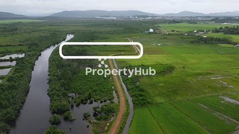 ដីជាប់ព្រែកស្រែអំបិល