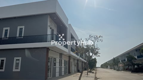 ផ្ទះកែង លក់ក្រោមទីផ្សារ