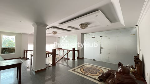 Commercial building for rent near Russian market